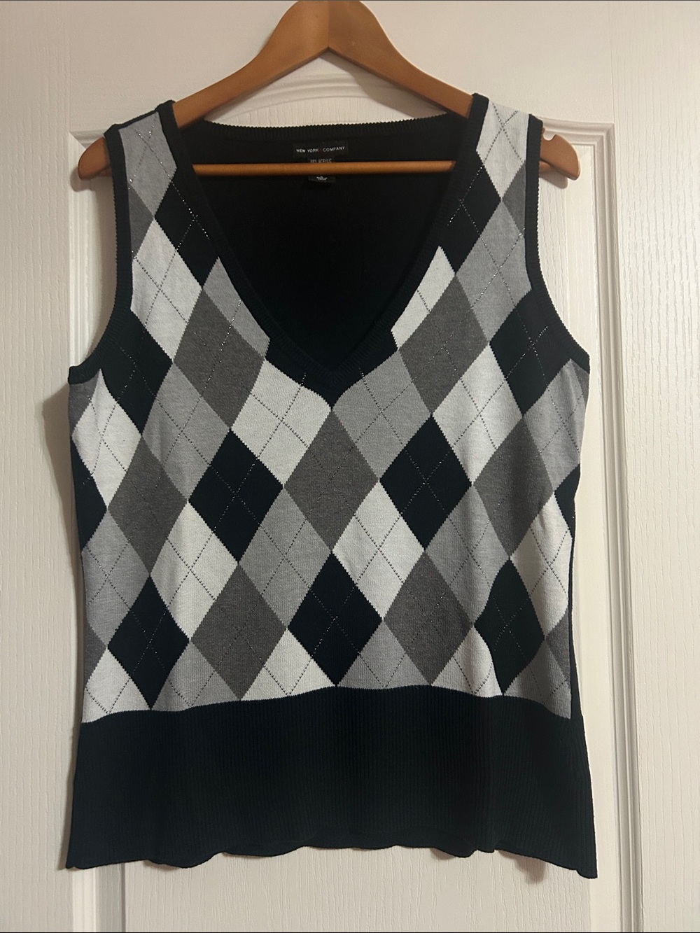 New York & Company Black, Gray & White Argyle V-Neck Tank Sweater